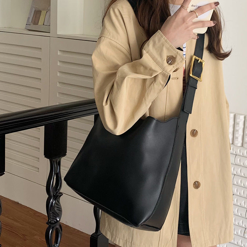 Chic women's zipper crossbody handbag designed with a structured square silhouette.