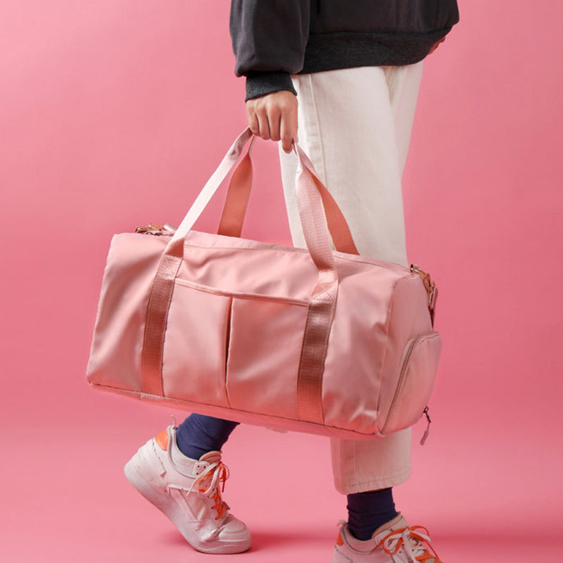Waterproof Oxford cloth duffel bag with zipper closure, ideal for gym workouts and short travel.