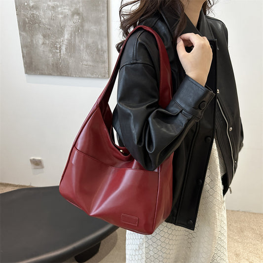 Soft PU leather retro hobo tote bag featuring a relaxed silhouette and comfortable underarm carry.